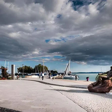 In 18766 بالاتونفوريد